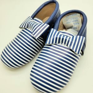 BRAND NEW LITTLE GIRL'S FRINGE BOW MOCCS